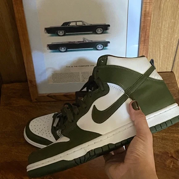 Nike Khaki green gs dunks - Picture 2 of 2